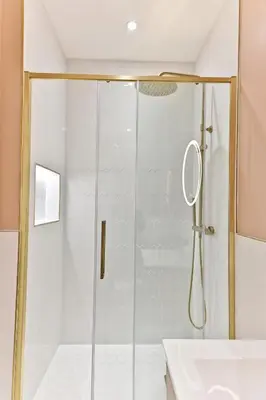 Salle de bains dans l'établissement Élégant loft avec 2 chambres au cœur de Paris