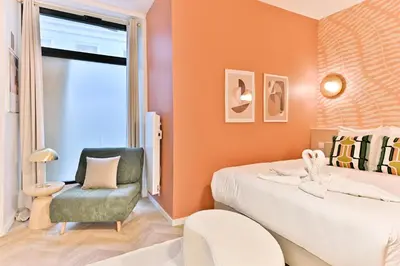 Un ou plusieurs lits dans un hébergement de l'établissement Élégant loft avec 2 chambres au cœur de Paris
