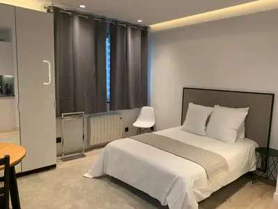 Un ou plusieurs lits dans un hébergement de l'établissement C9 Mini Studio Design 175Blo-Paris Convention