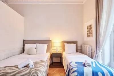 Un ou plusieurs lits dans un hébergement de l'établissement Chic Haussmann Apartment