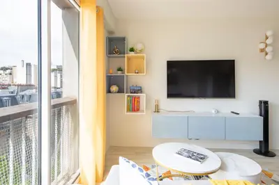 Télévision ou salle de divertissement dans l'établissement Stunning Montmartre - Amazing View - Fully Renovated