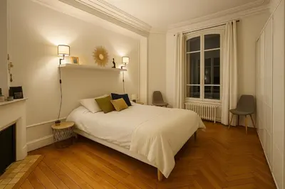 Un ou plusieurs lits dans un hébergement de l'établissement Hsh - Lovely spacious apartment Daru
