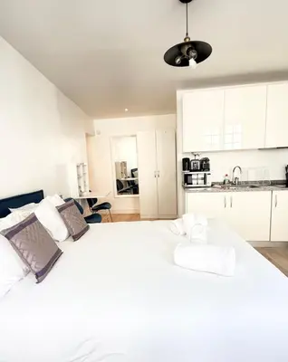 Cuisine ou kitchenette dans l'établissement Prime location and amazing neighborhood