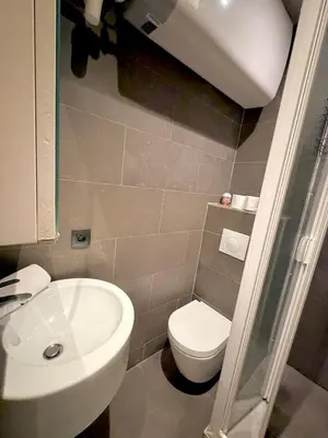Salle de bains dans l'établissement Prime location and amazing neighborhood