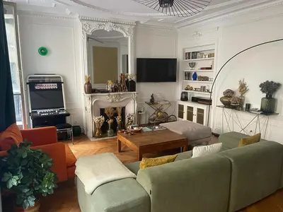 Coin salon dans l'établissement Elegant Haussmann apartment - Champs-Élysées