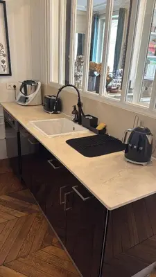 Cuisine ou kitchenette dans l'établissement Elegant Haussmann apartment - Champs-Élysées