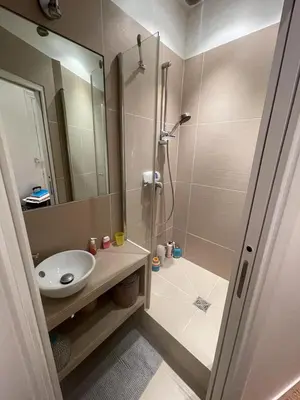 Salle de bains dans l'établissement Elegant Haussmann apartment - Champs-Élysées