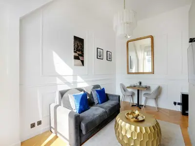 Coin salon dans l'établissement Magnificent apartment -1BR-4P- Champs-Élysées