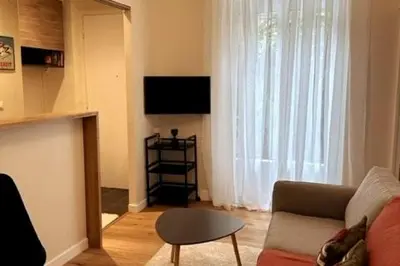 Télévision ou salle de divertissement dans l'établissement Arc de Triomphe place de l étoile