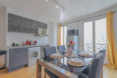 Cuisine ou kitchenette dans l'établissement 1BR Apartment - 4P - Tour Eiffel with NetFlix