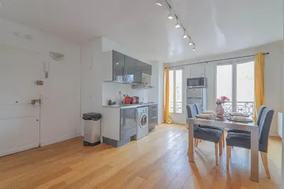 Cuisine ou kitchenette dans l'établissement 1BR Apartment - 4P - Tour Eiffel with NetFlix