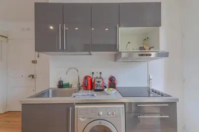 Cuisine ou kitchenette dans l'établissement 1BR Apartment - 4P - Tour Eiffel with NetFlix