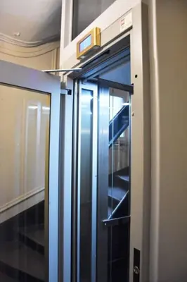 Plan de l'établissement CENTRE PARIS Maubert Notre Dame Beau Studio calme lumineux salle de bains ascenseur climatisation