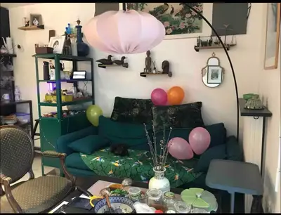 Coin salon dans l'établissement Petit Jardin de Paris