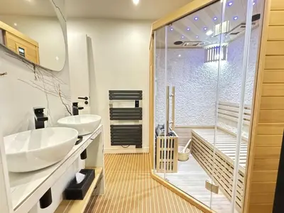 Salle de bains dans l'établissement Impressionnists in Le Marais - Sauna & AC