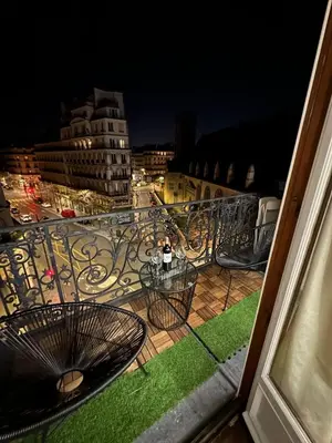 Balcon ou terrasse dans l'établissement Appartement de charme 3 pièces Paris Centre Marais