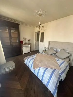 Un ou plusieurs lits dans un hébergement de l'établissement Appartement de charme 3 pièces Paris Centre Marais
