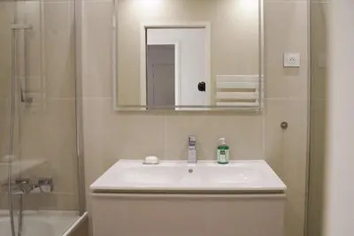 Salle de bains dans l'établissement Eiffel Tour - Lovely 2 bedrooms apartment