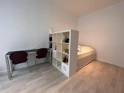 Plan de l'établissement Studio lumineux sur cour à Bastille