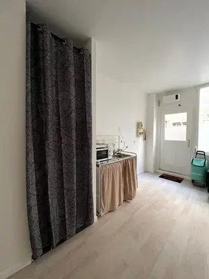 Coin salon dans l'établissement Studio lumineux sur cour à Bastille