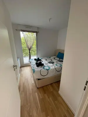 Un ou plusieurs lits dans un hébergement de l'établissement Superb 3 Bedroom near to Paris with Parking