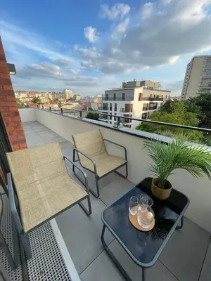Balcon ou terrasse dans l'établissement Superb 3 Bedroom near to Paris with Parking