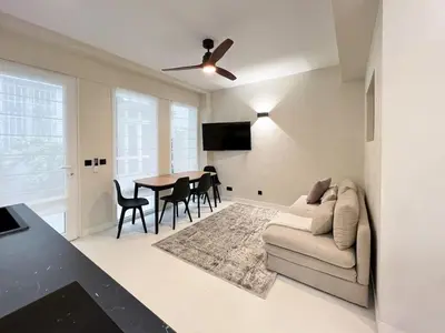 Télévision ou salle de divertissement dans l'établissement Stylish Souplex - near Palais Royal-Louvre Museum
