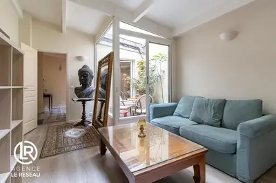 Coin salon dans l'établissement Appartement lumineux Panthéon