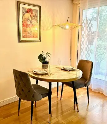 Coin salon dans l'établissement L'écrin du 12- Studio élégant sur jardin avec parking
