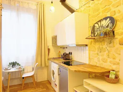 Cuisine ou kitchenette dans l'établissement Cosy petit Monparnasse retreat