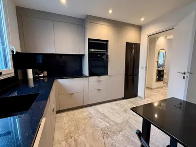 Cuisine ou kitchenette dans l'établissement Elegant & Spacious Apartment - Paris 20