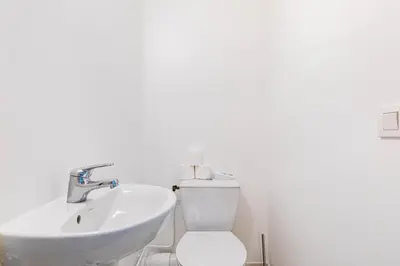 Salle de bains dans l'établissement GuestRaedy - Peaceful Parisian Escape