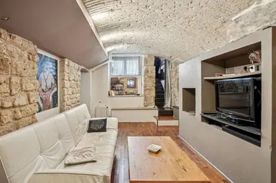 Télévision ou salle de divertissement dans l'établissement Loft Parisien pour 4 personnes
