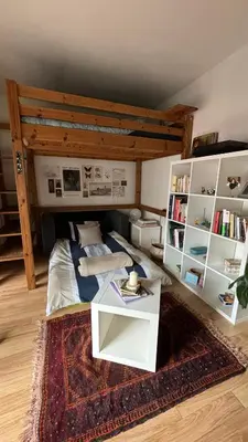 Bibliothèque dans l'appartement