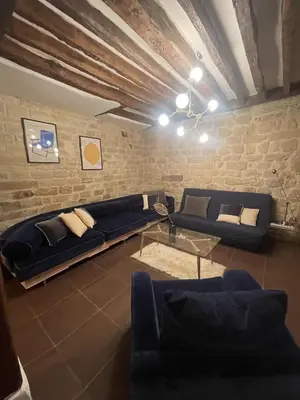 Coin salon dans l'établissement Maison typique parisienne
