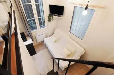 Télévision ou salle de divertissement dans l'établissement studio Belleville