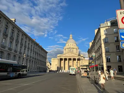 Plan de l'établissement Paris Pantheon Arev Dans le quartier de Emily in Paris 75005
