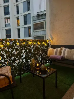 Coin salon dans l'établissement Stylish Studio w Balcony in 16th - Eiffel Tower