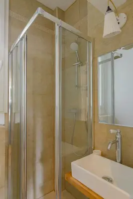 Salle de bains dans l'établissement Studio design - Paris 16