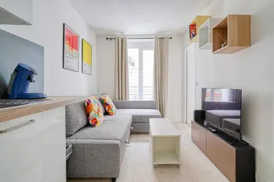 Télévision ou salle de divertissement dans l'établissement Cozy Apartment 4people - Canal St Martin & République