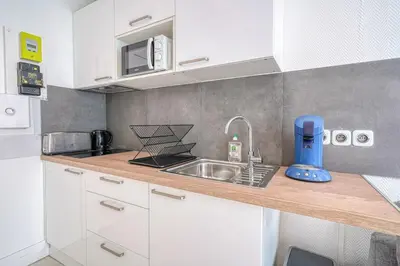 Cuisine ou kitchenette dans l'établissement Cozy Apartment 4people - Canal St Martin & République