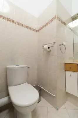Salle de bains dans l'établissement 2-Person Apartment Near Beaugrenelle - III