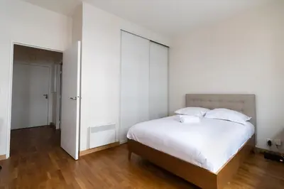 Un ou plusieurs lits dans un hébergement de l'établissement 2-Person Apartment Near Beaugrenelle - III