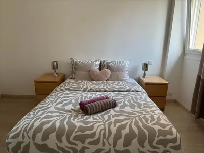 Un ou plusieurs lits dans un hébergement de l'établissement Appartement 3 pièces confortable bien situé à La Défense, proche des transports, de paris et de l'arena