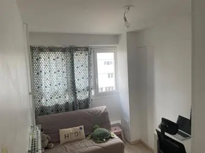 Télévision ou salle de divertissement dans l'établissement Appartement 3 pièces confortable bien situé à La Défense, proche des transports, de paris et de l'arena