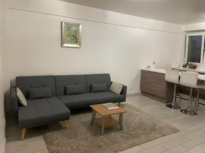 Coin salon dans l'établissement Appartement 3 pièces confortable bien situé à La Défense, proche des transports, de paris et de l'arena