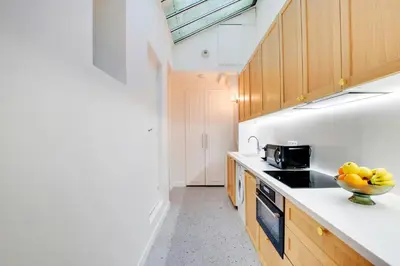 Cuisine ou kitchenette dans l'établissement Pick a Flat's Apartment in le Marais - Rue Vieille du Temple