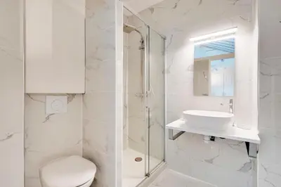 Salle de bains dans l'établissement Pick a Flat's Apartment in le Marais - Rue Vieille du Temple