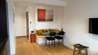 Télévision ou salle de divertissement dans l'établissement Apartment with exclusive terrace - Le Marais
