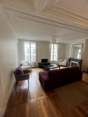Coin salon dans l'établissement rue Cambacérès 75008